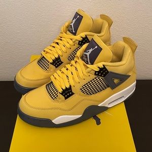 Jordan 4 - Lightning - Mens Size 9